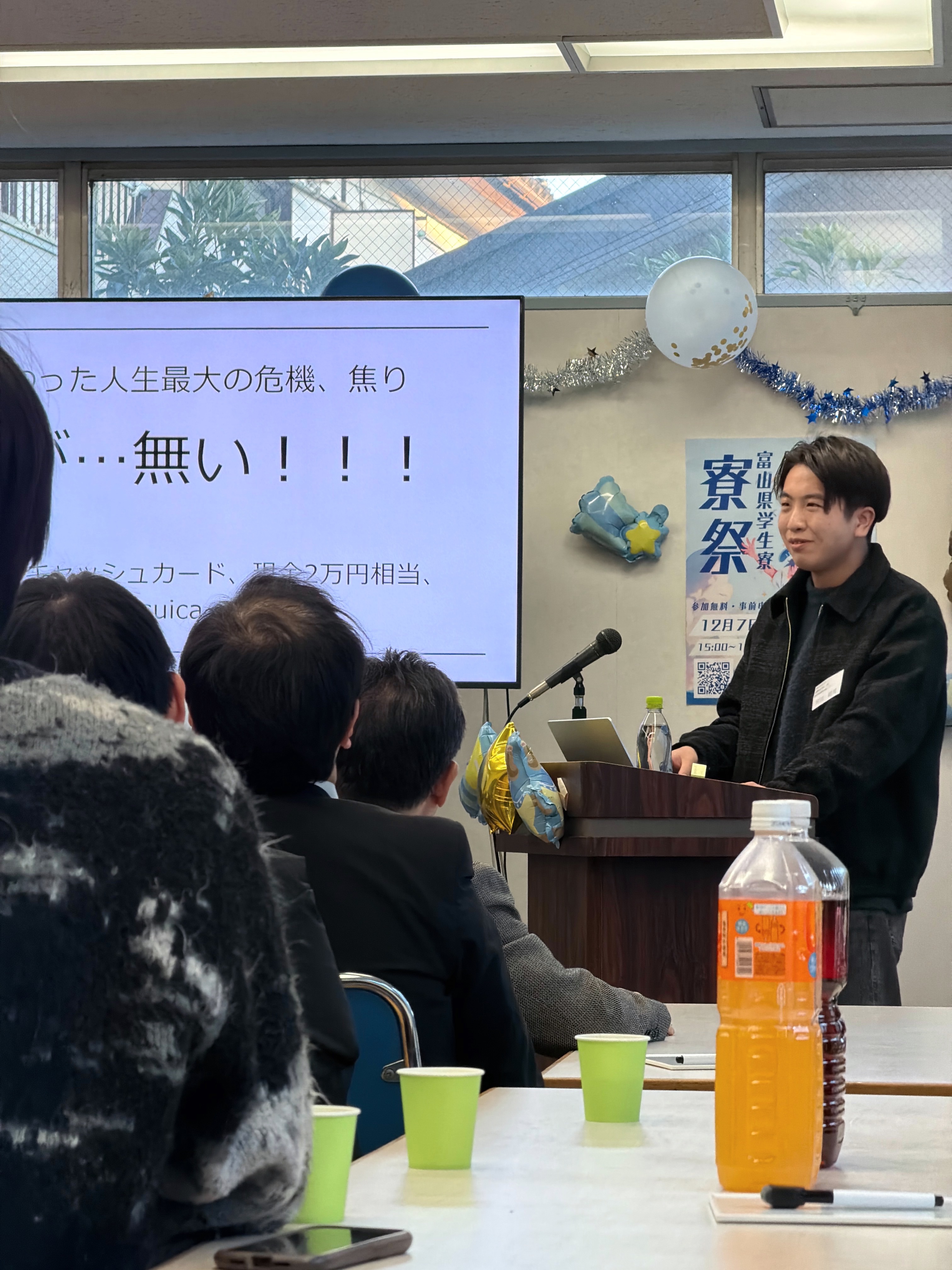 留学体験を話す寮生の様子