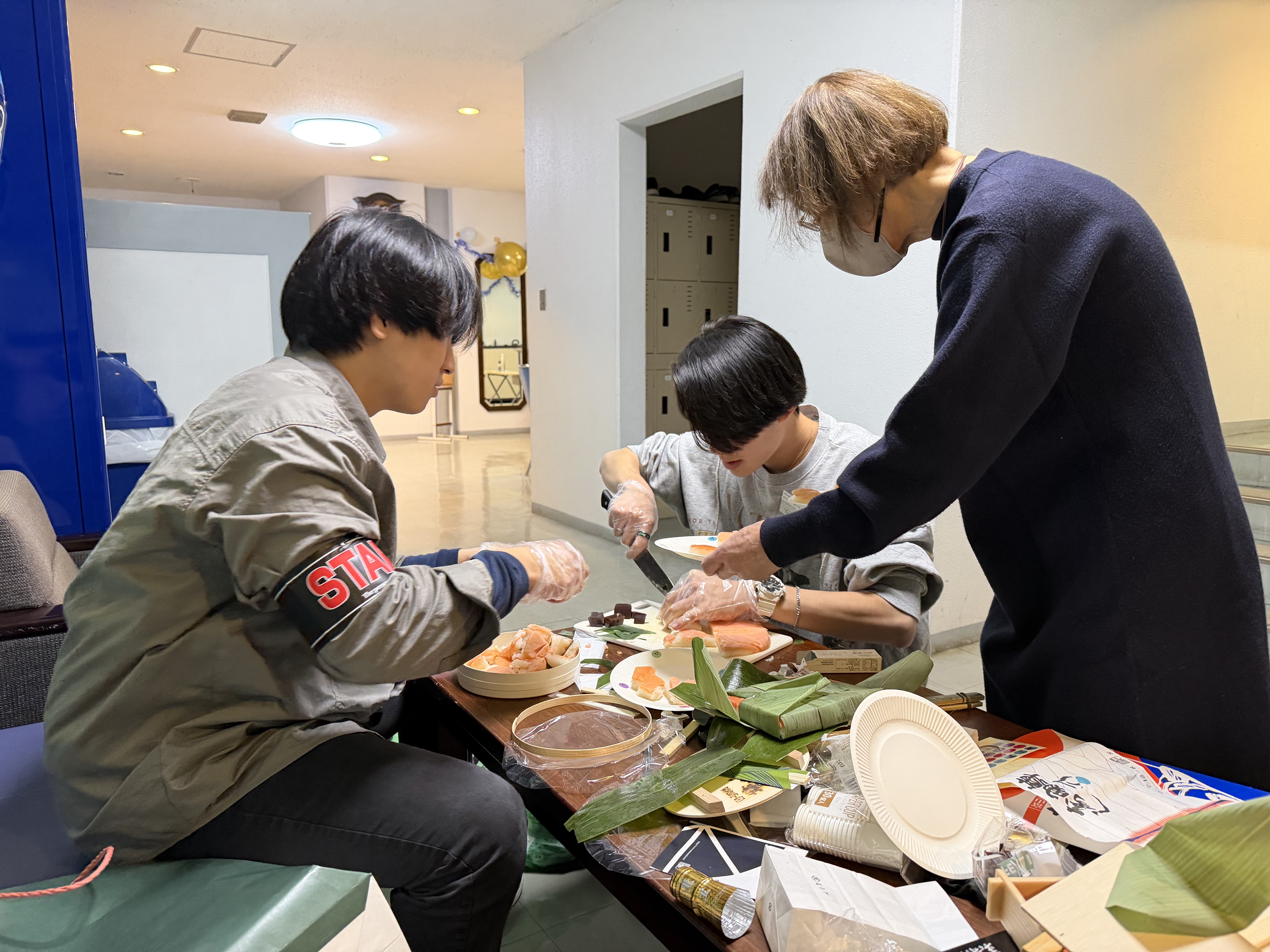 効き〇〇の準備をする寮生の様子