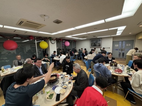 寮祭で集まり交流する様子