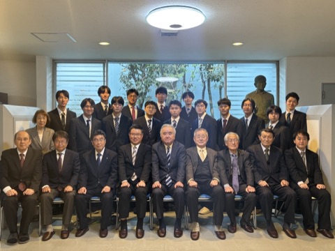 入寮式で新入寮生を迎える集合の様子