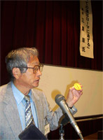 講演を行う三栗さん