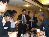 青雲会総会で挨拶する様子