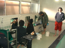 キャストと交流する寮生