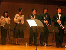 トランペットを演奏する谷口君