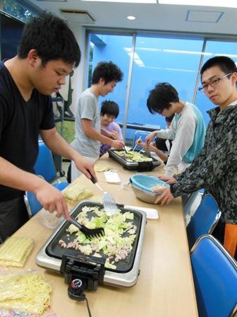 焼きそば調理の様子