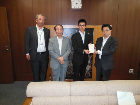 福島県への寄付の様子