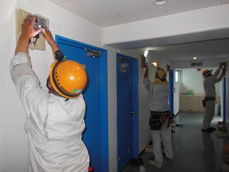 電気メータ交換工事の様子