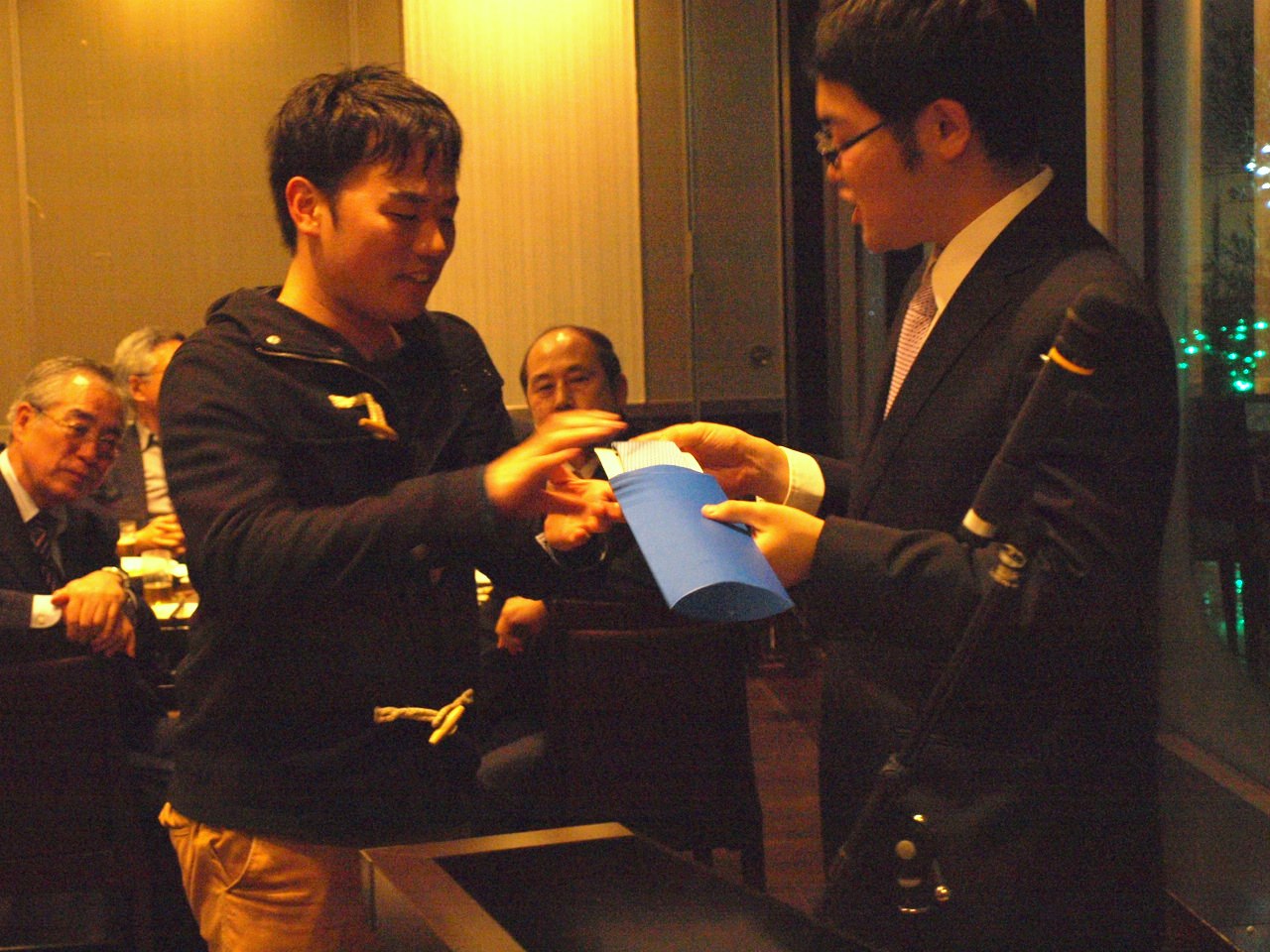 歓談する参加者