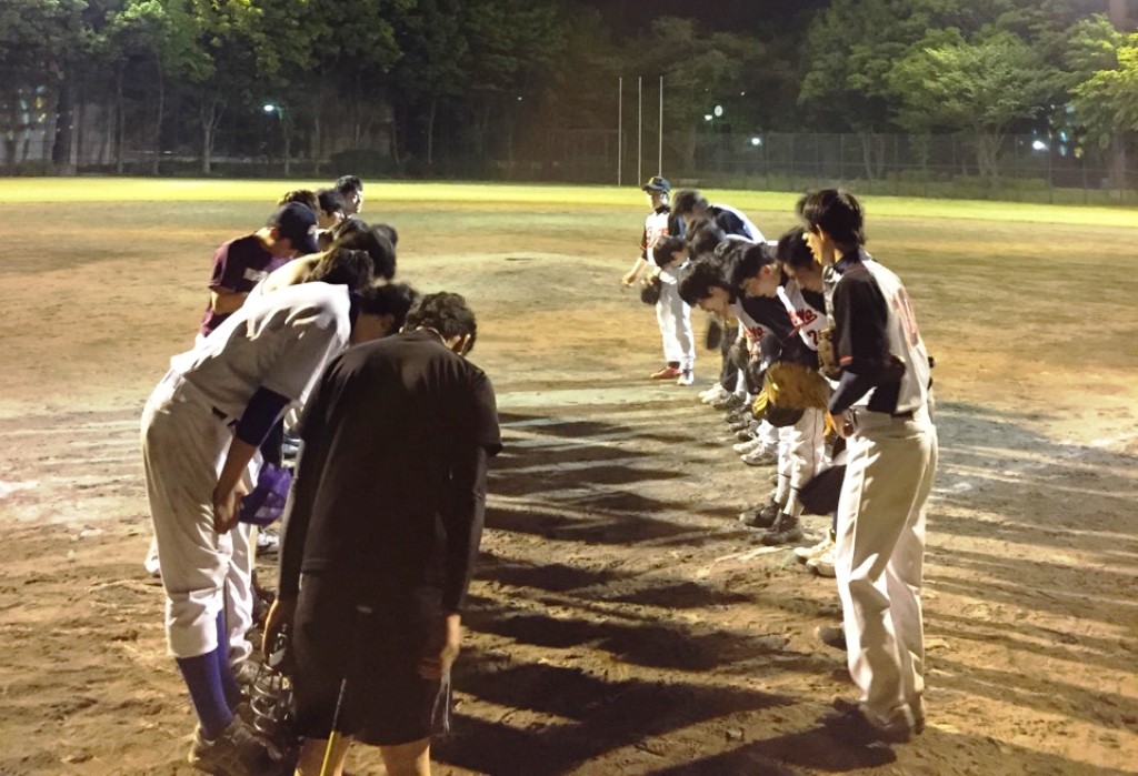 試合を振り返る選手たち