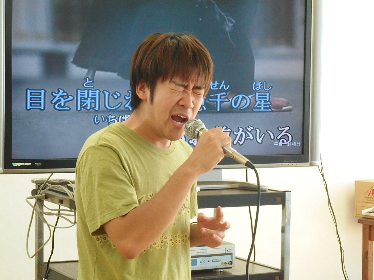 カラオケ大会の盛り上がり