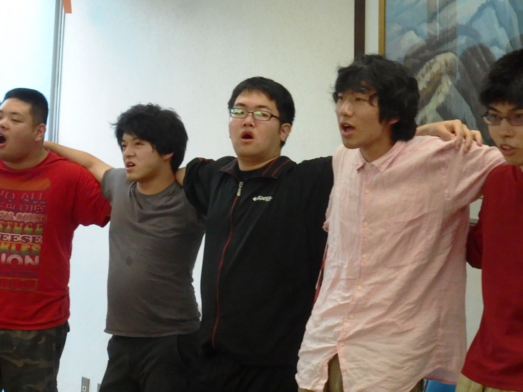 納涼祭を締めくくる万歳