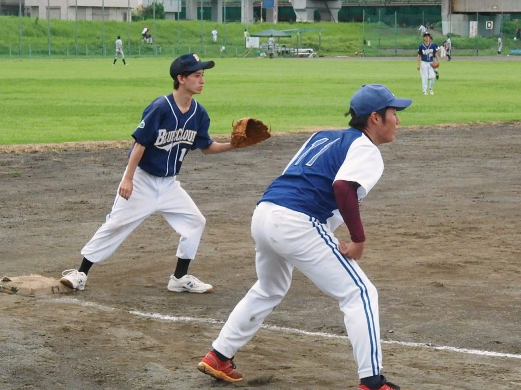 ランナーを迎えるベンチ
