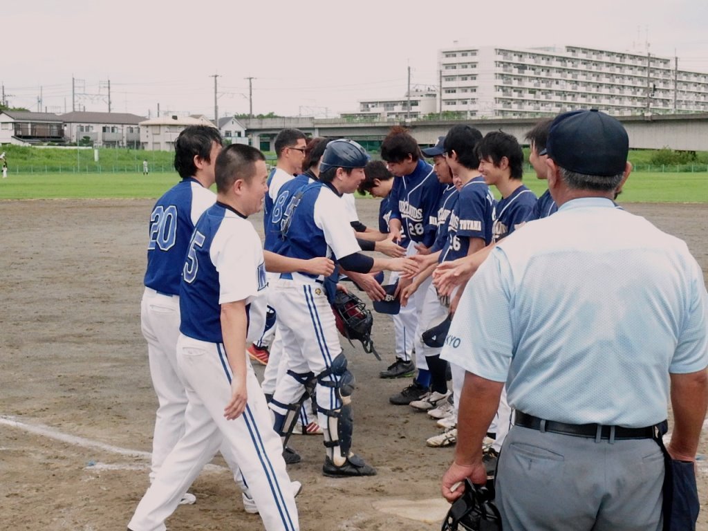 次の攻撃に備える選手たち