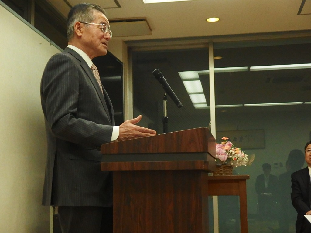祝辞を述べる来賓