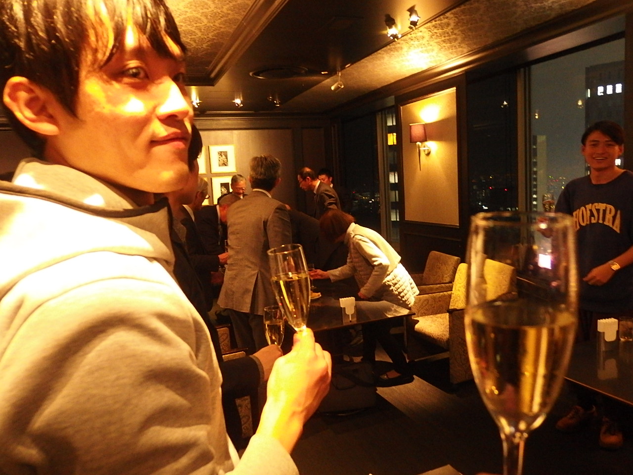 卒寮を祝う会の様子