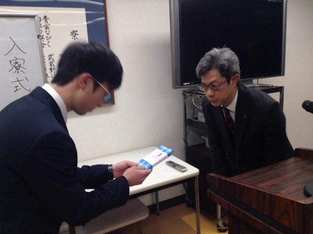 宴会を楽しむ寮生たち