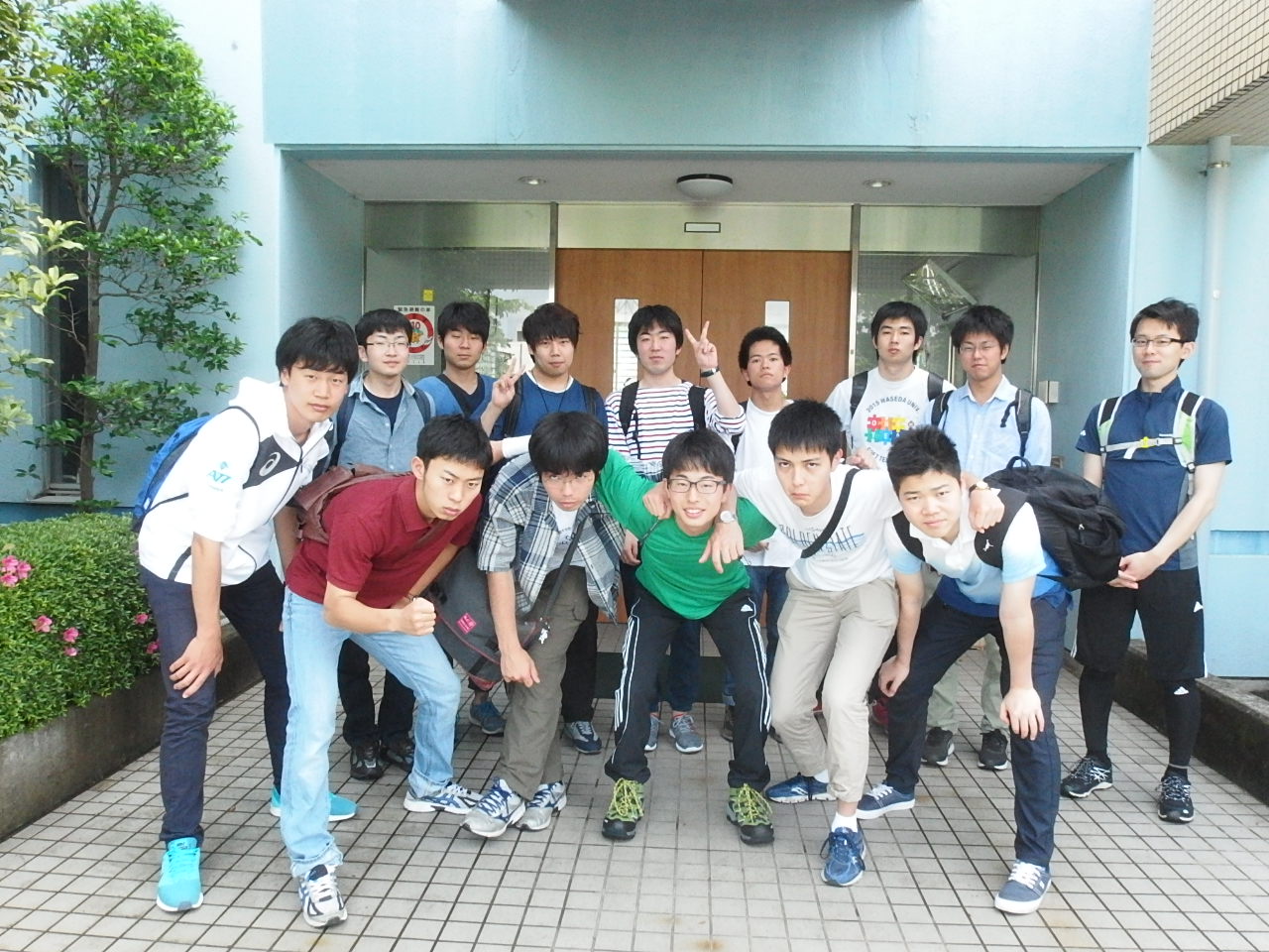 高尾山登山前の集合写真