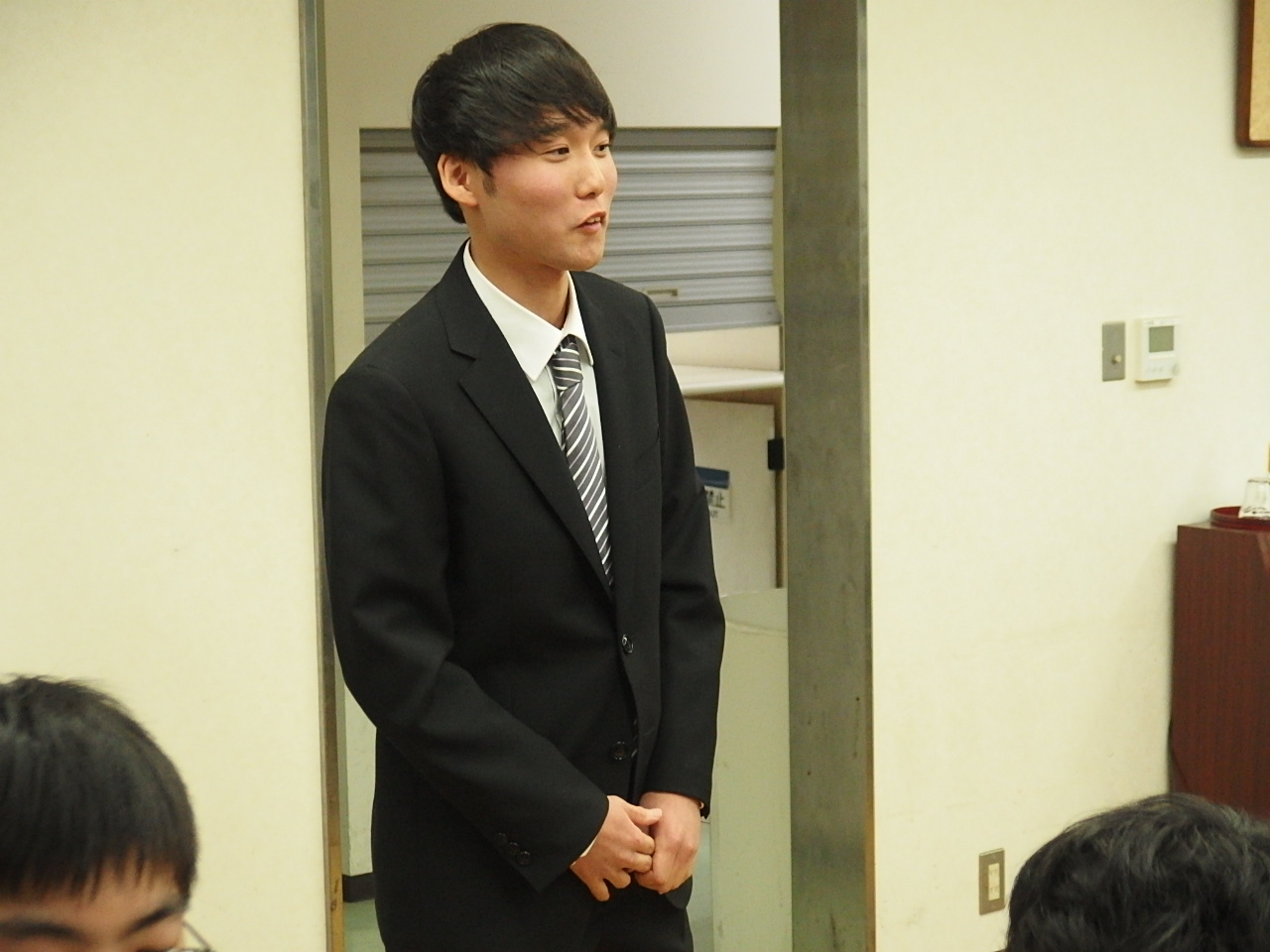 スピーチする新成人