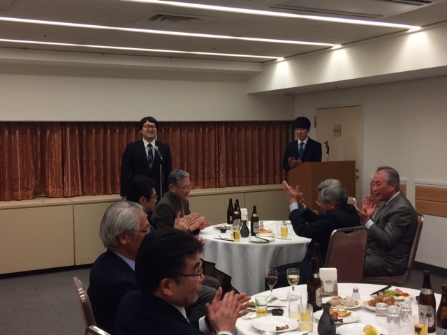 卒寮を祝う会の様子