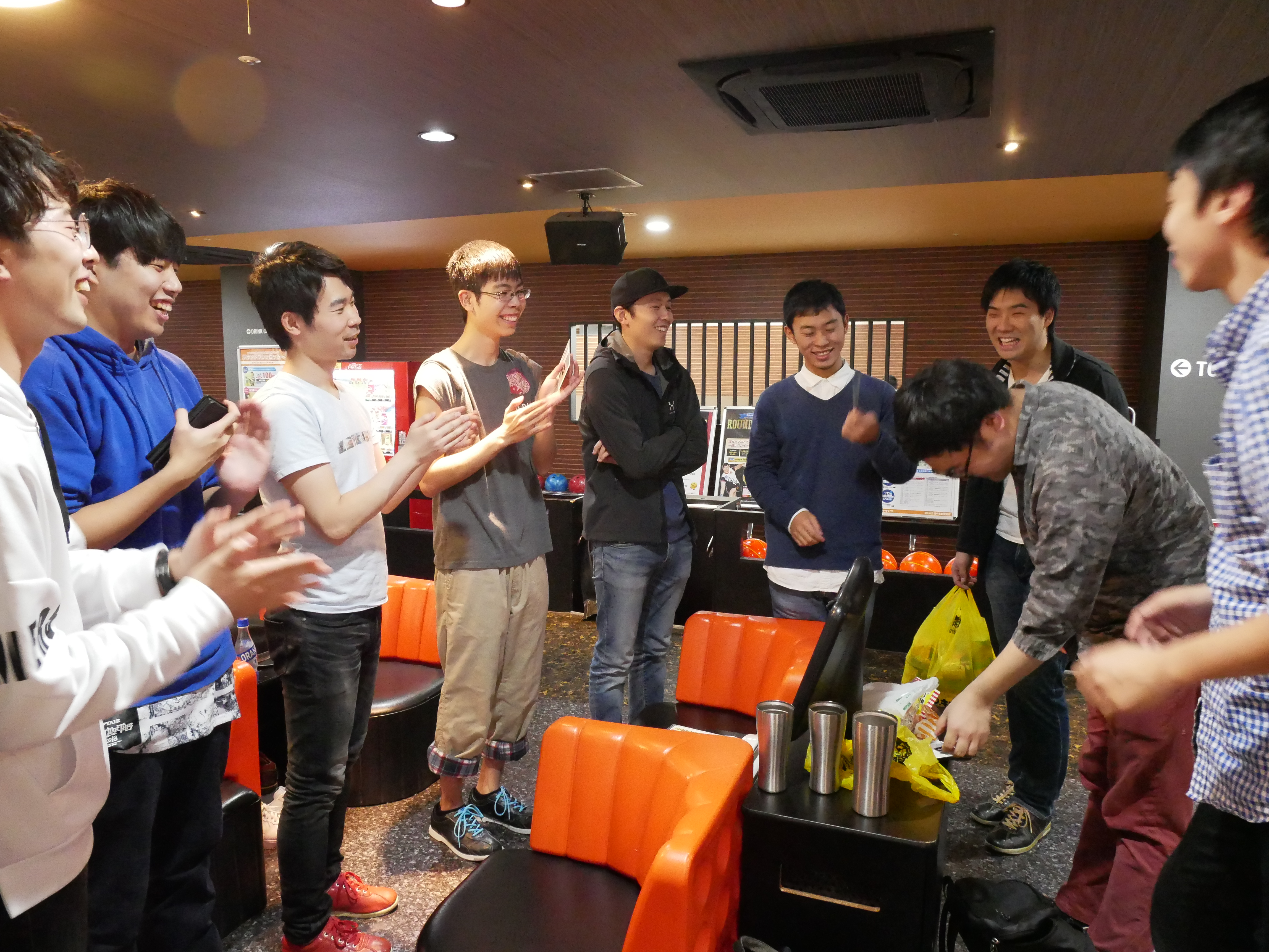 ボーリングを楽しむ様子