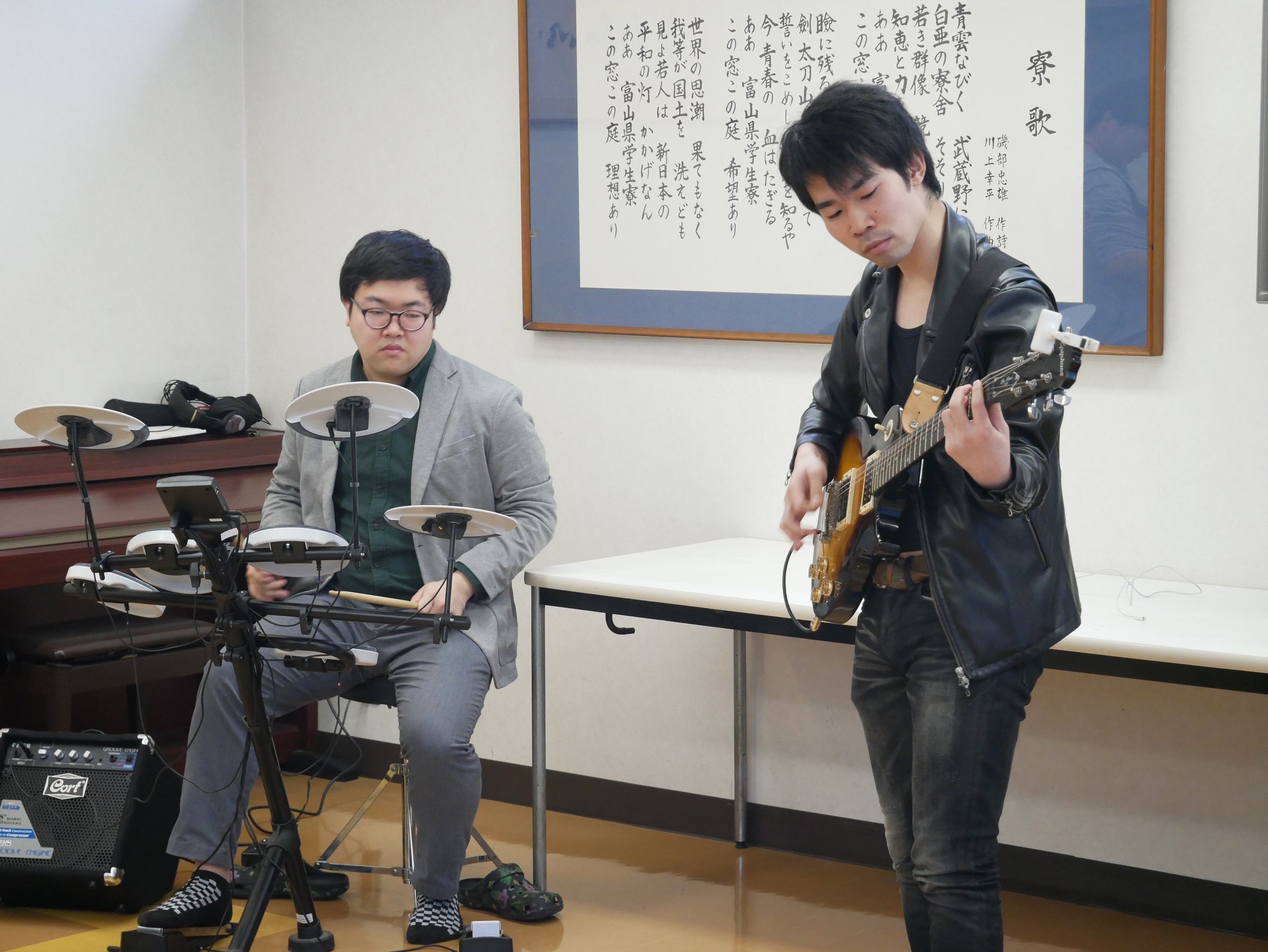 軽音部の演奏