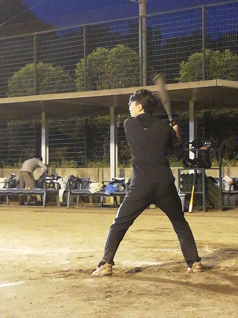 投球するエース小泉