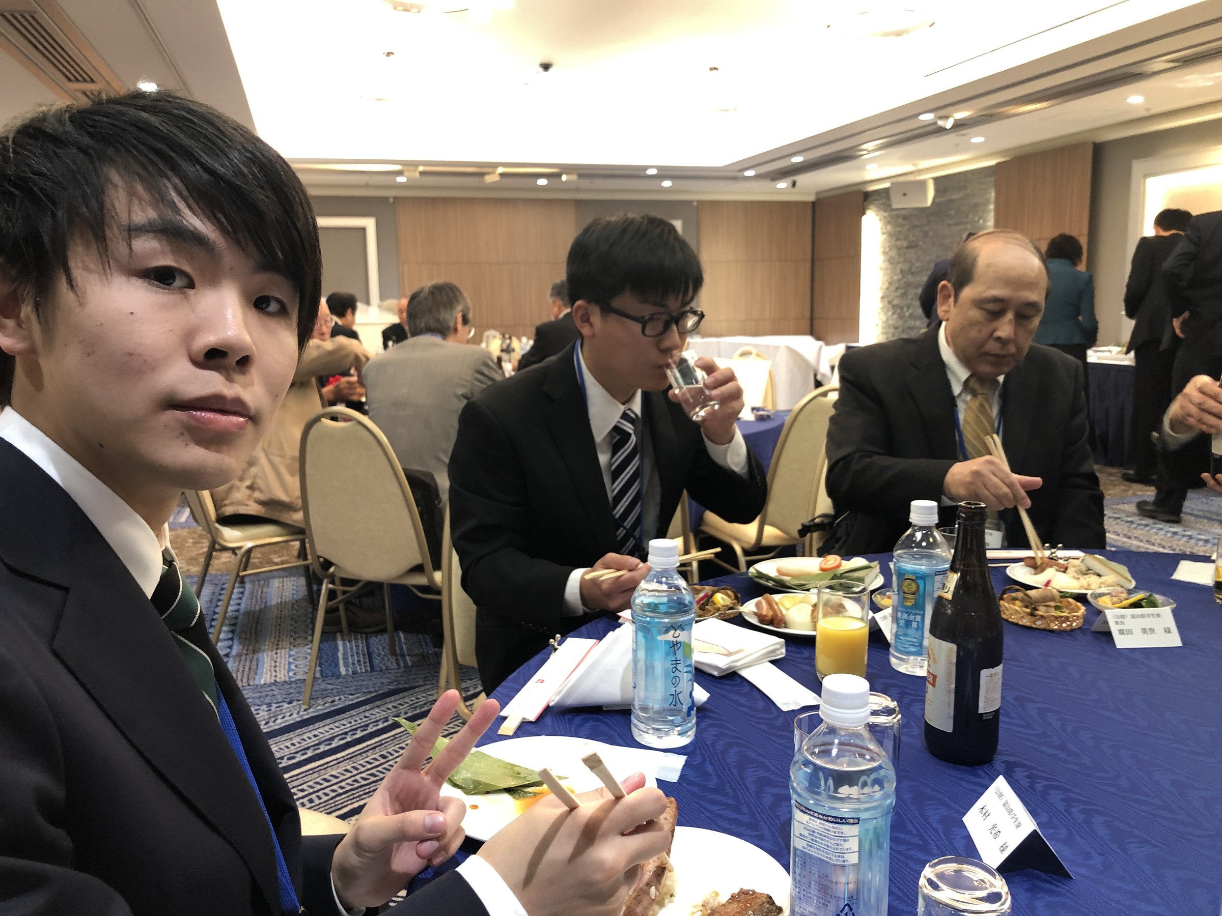 懇親会の様子