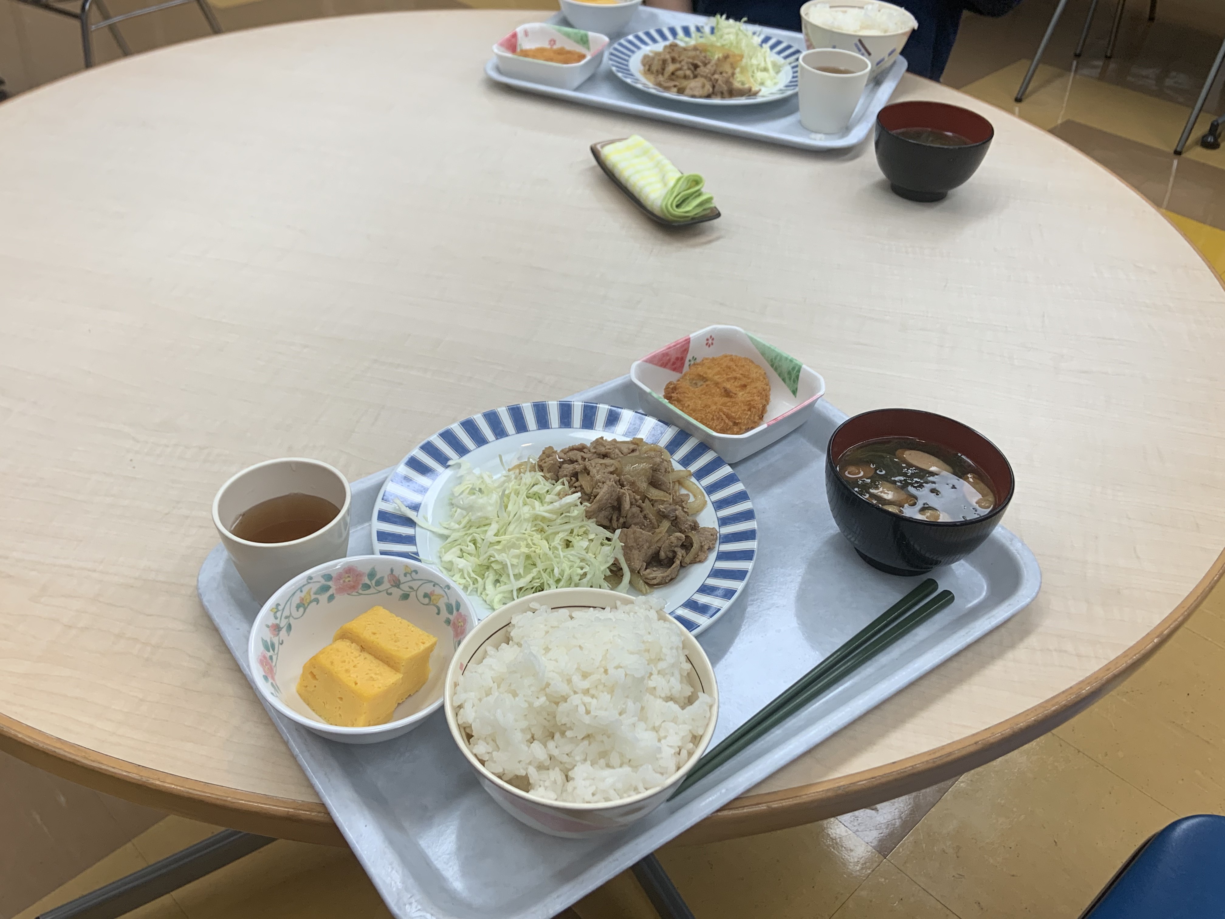 茶碗によそう様子