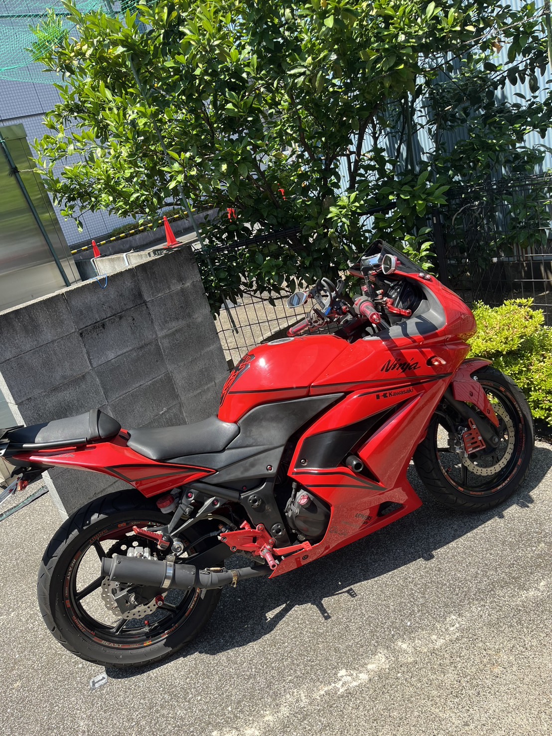 タイヤを外す様子