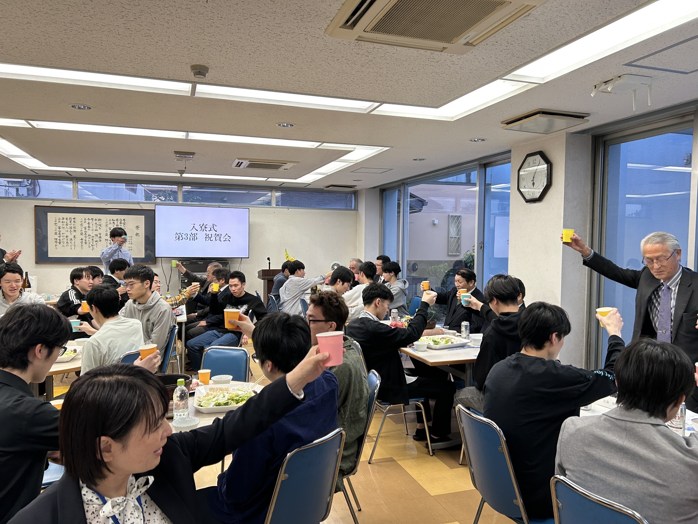 祝賀会での交流の様子