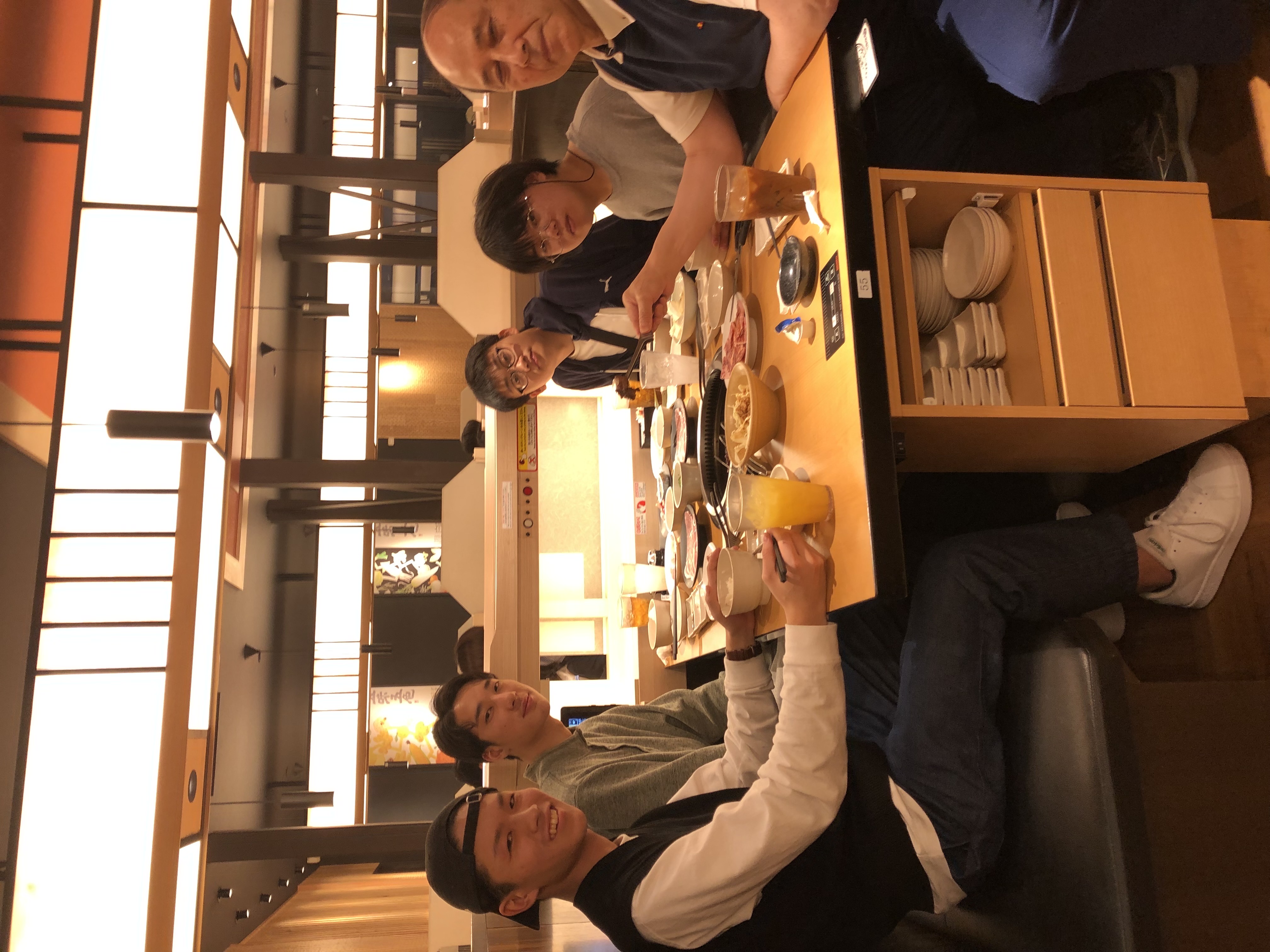 新入寮生たちの焼肉での様子2