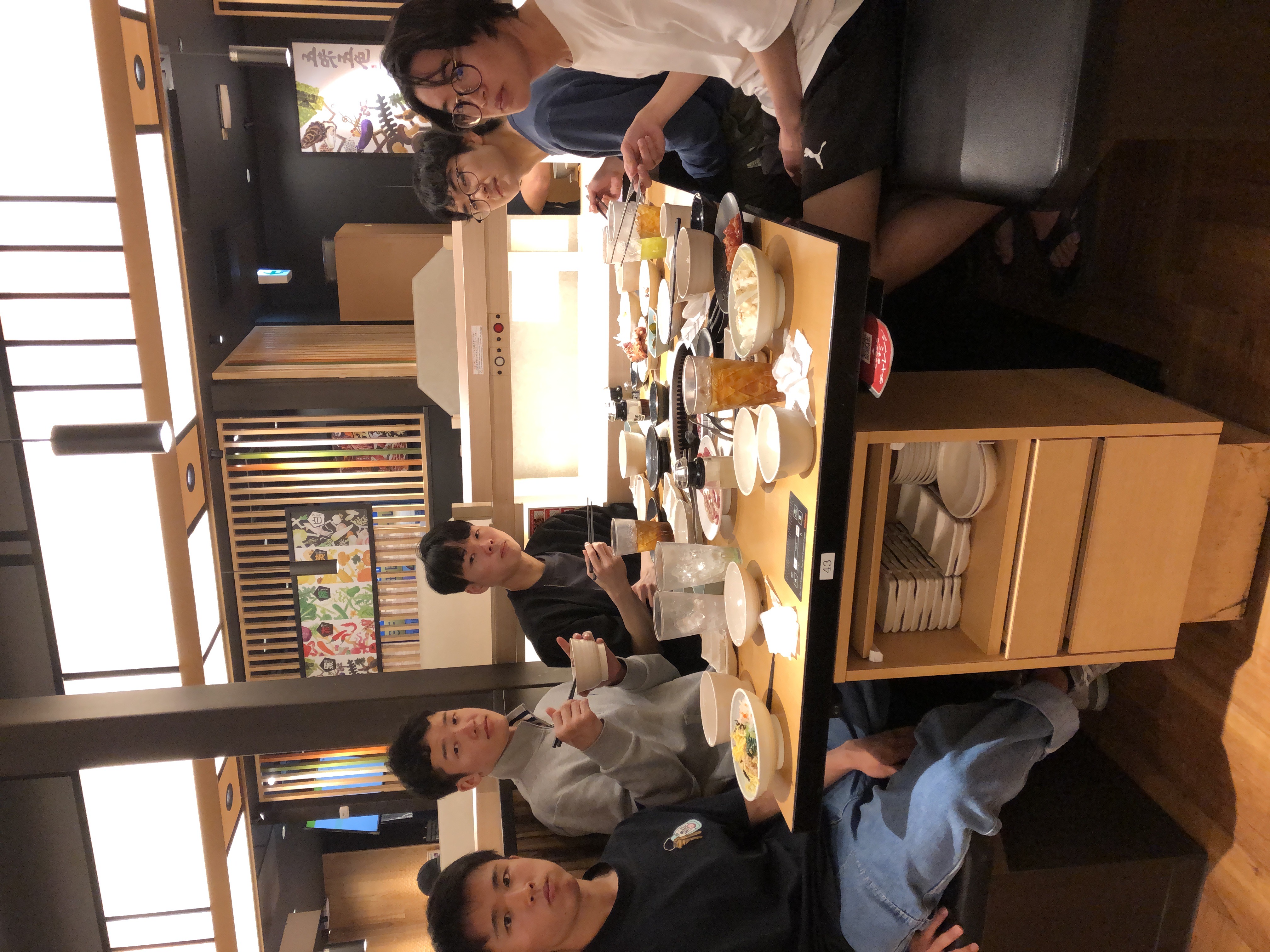 新入寮生たちの焼肉での様子3